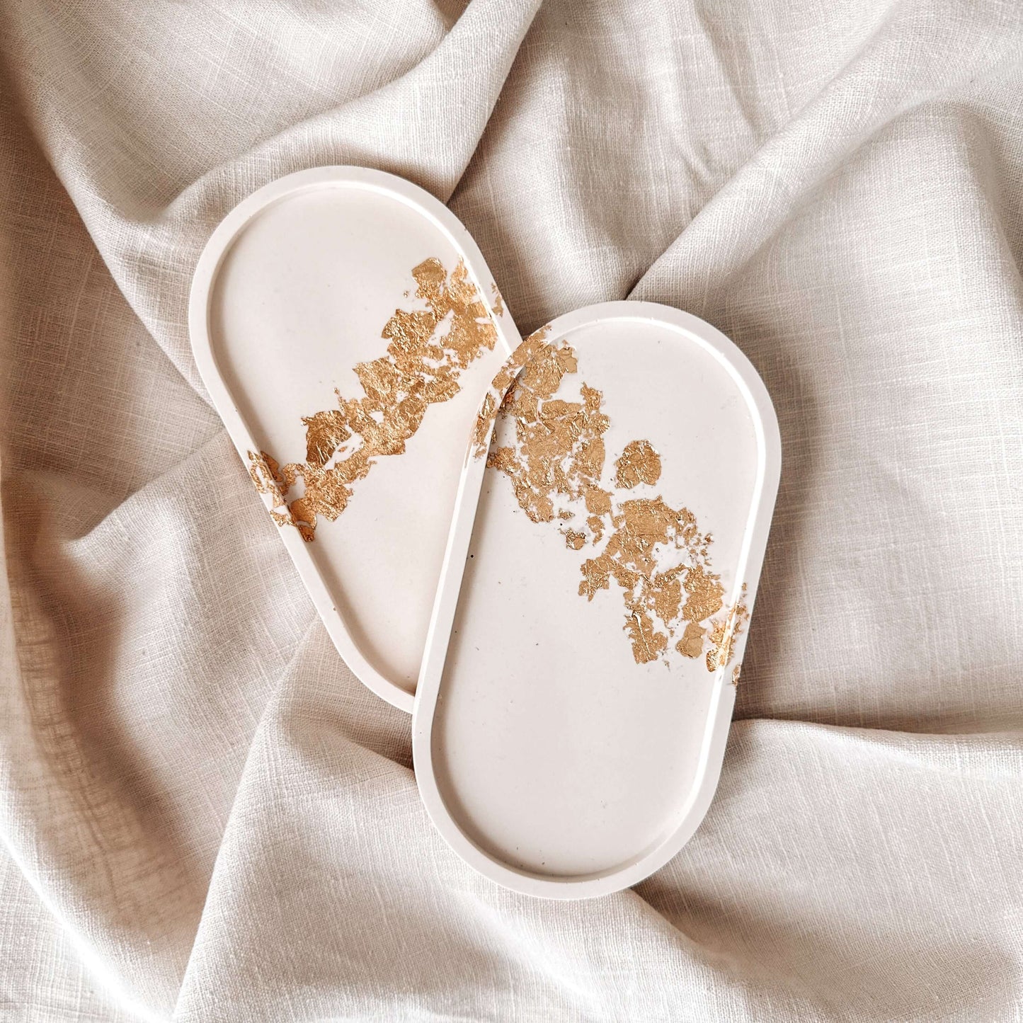 Base Decorativa Oval | Branco e Dourado