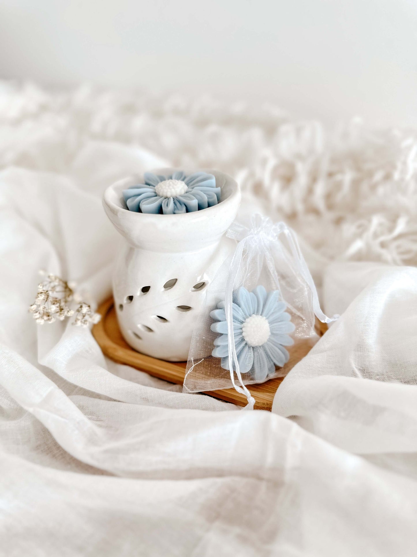 Queimador Branco com Margarida Perfumada | Azul | Lembrança de Casamento, Batizado e Eventos | A partir de 6,38€