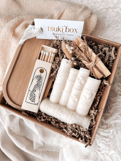 Caixa presente neutra com pau santo floral, fósforos premium e base em madeira