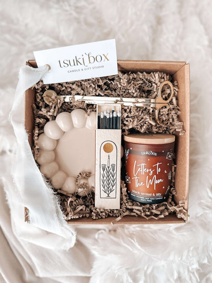 Caixa presente com cortador dourado, base bubble e fósforos botânicos