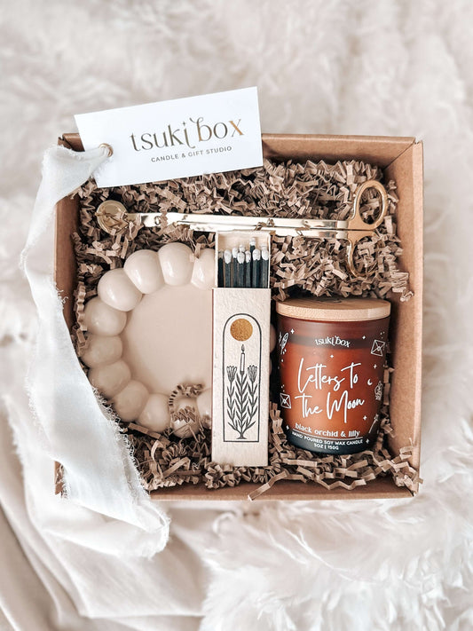 Caixa presente com cortador dourado, base bubble e fósforos botânicos