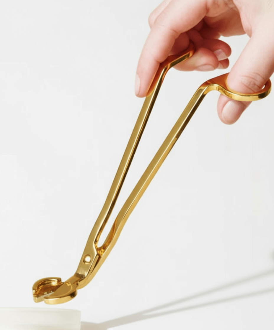 cortador de pavio em metal dourado para velas e momentos especiais