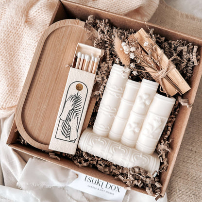 Caixa presente Tsuki Box pronta a oferecer com vela e rituais de serenidade